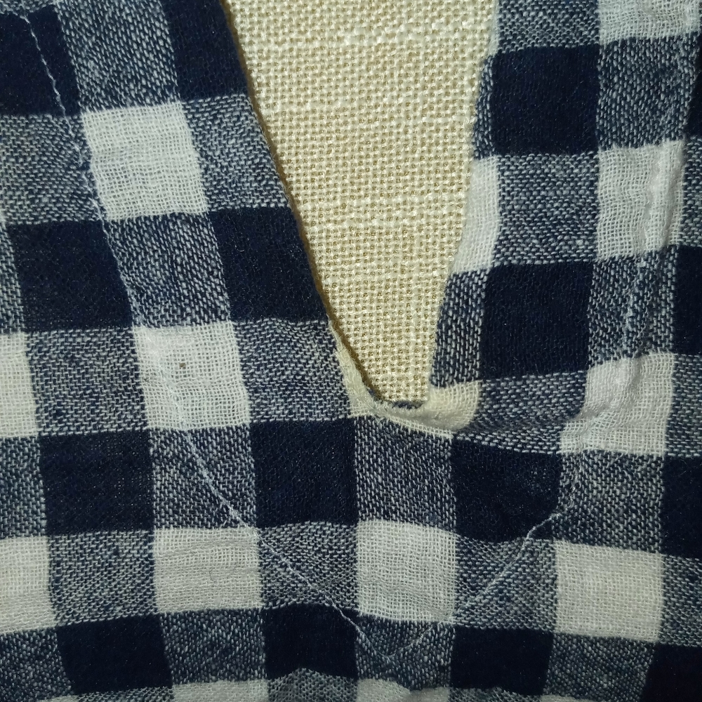 Woman's Top - Picture 4 of 5